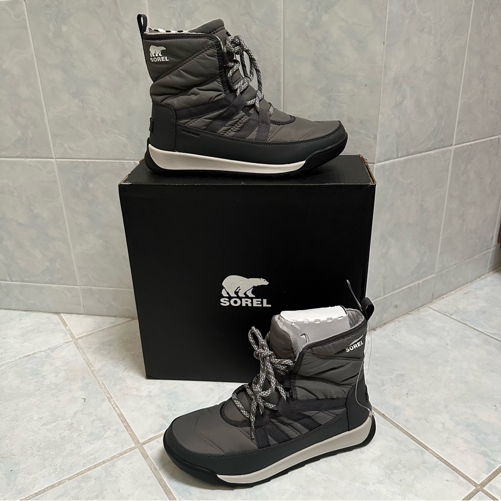 NWT Sorel Whitney II Short Lace Quarry Boot Size 9